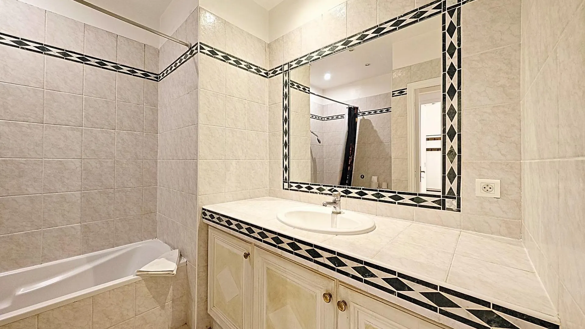 Apartament Viva Riviera 11 Rue Commandant Andre Cannes Francja